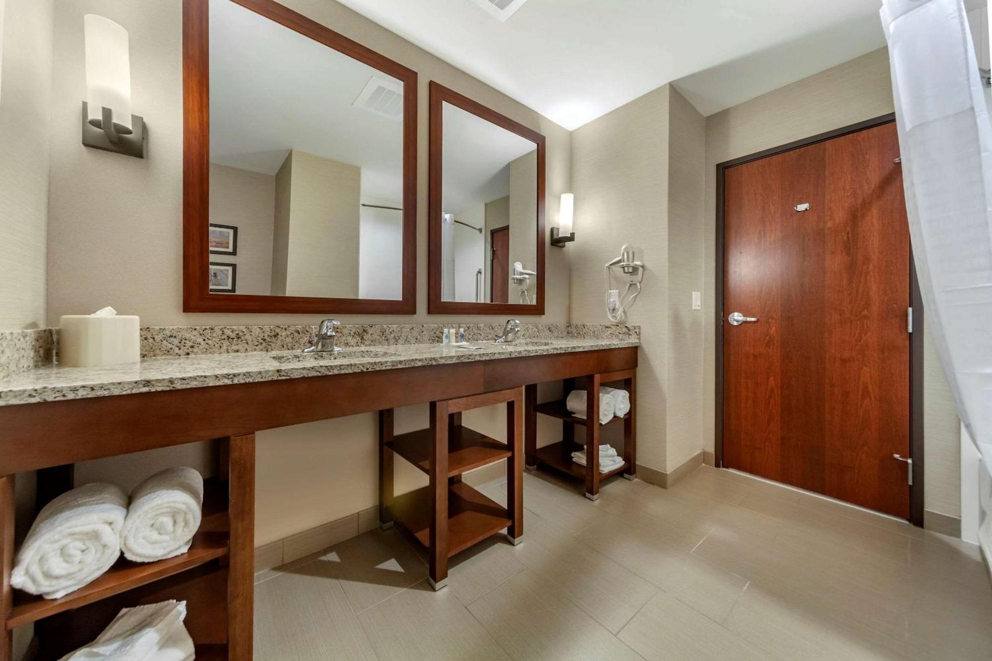 Comfort Suites Grand Island Bagian luar foto