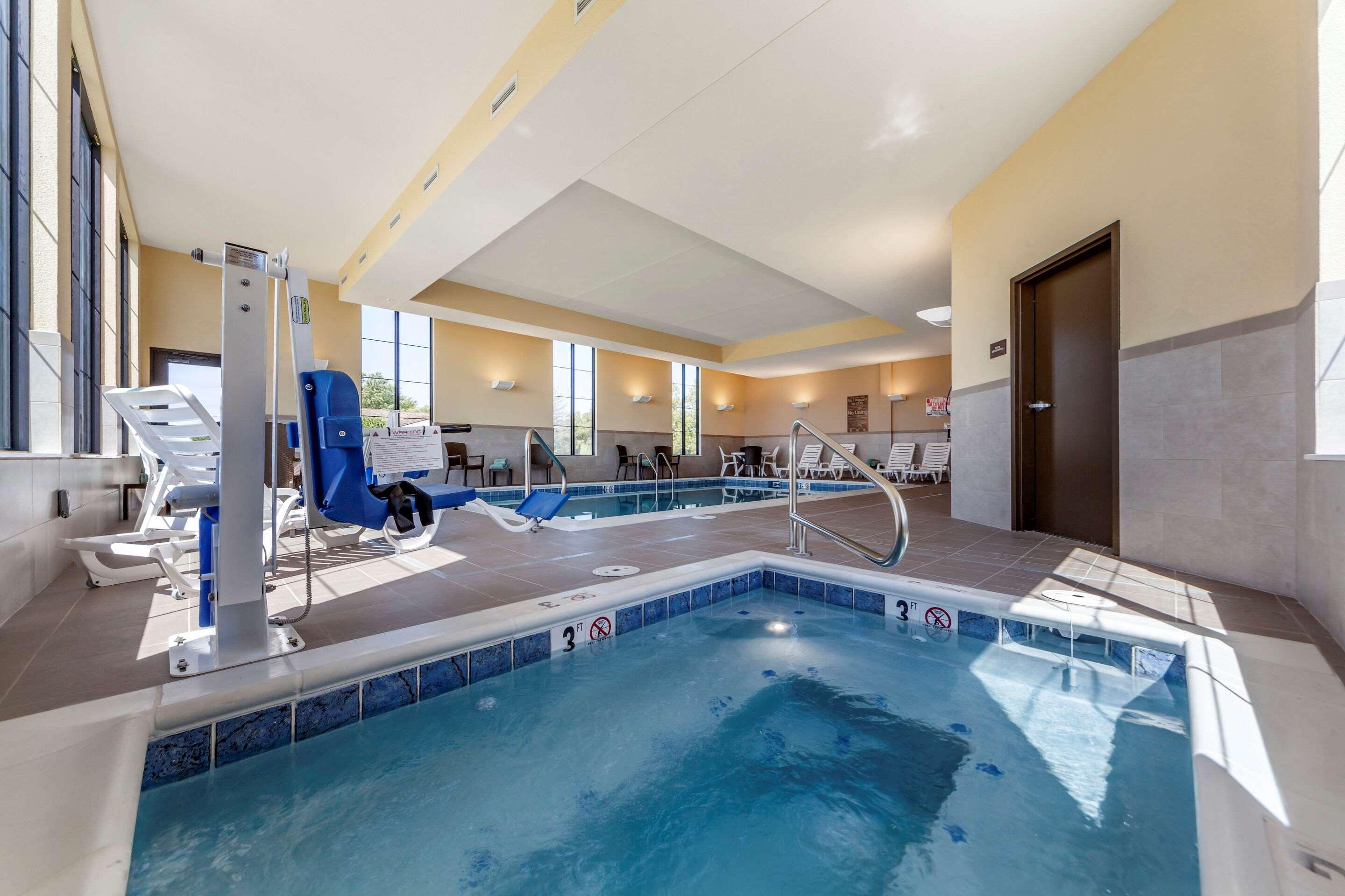 Comfort Suites Grand Island Bagian luar foto
